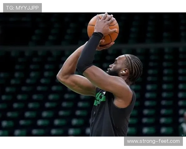 杰伦布朗半场低迷9中3仅7分失误偏多成比赛隐忧球队攻防承压焦点